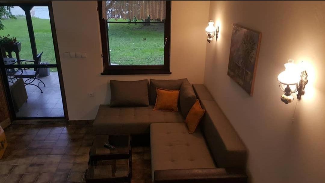 Villa Kuca Ribarev San à Beocin Extérieur photo