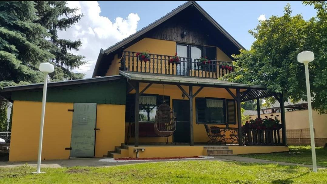 Villa Kuca Ribarev San à Beocin Extérieur photo