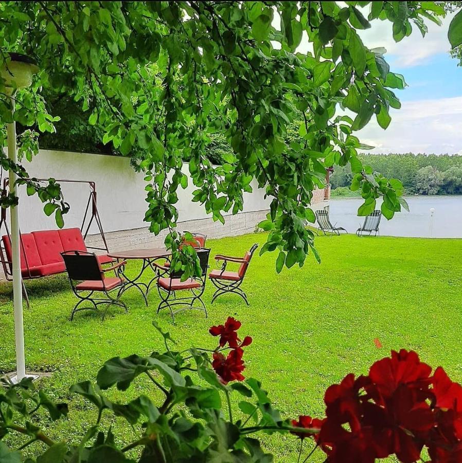 Villa Kuca Ribarev San à Beocin Extérieur photo