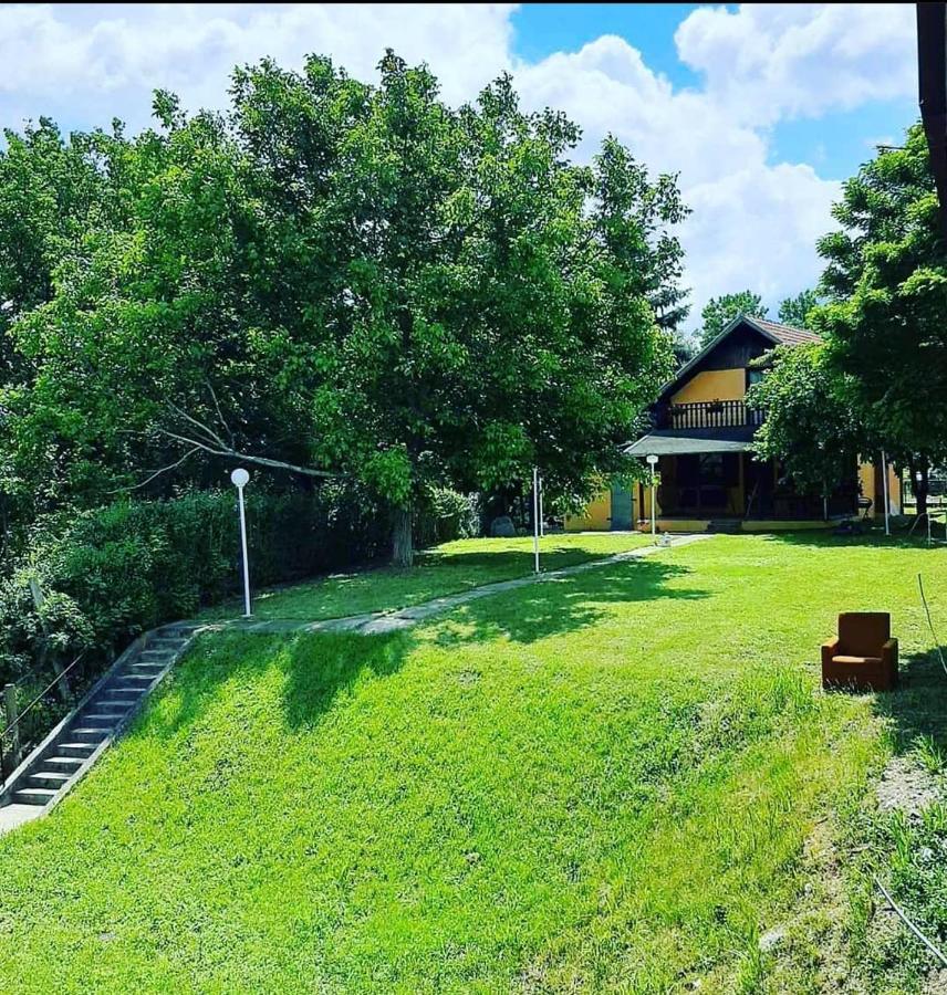 Villa Kuca Ribarev San à Beocin Extérieur photo